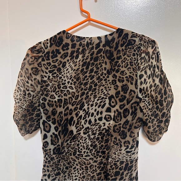 ASTR The Label Leopard Cheetah Print Ruched V-Neck Midi Dress - Picture 6 of 7